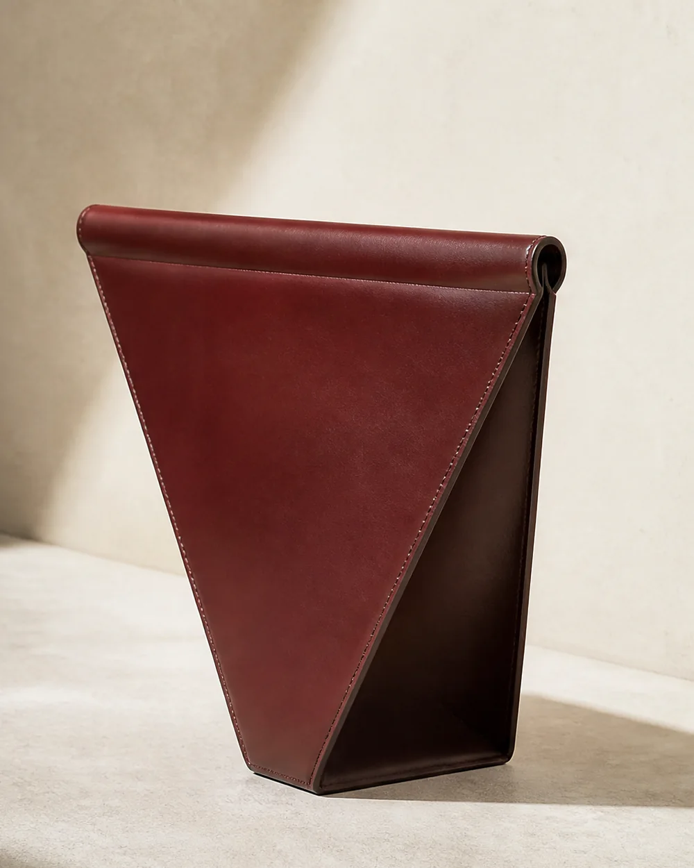Foldnote Clutch in oxblood, side view