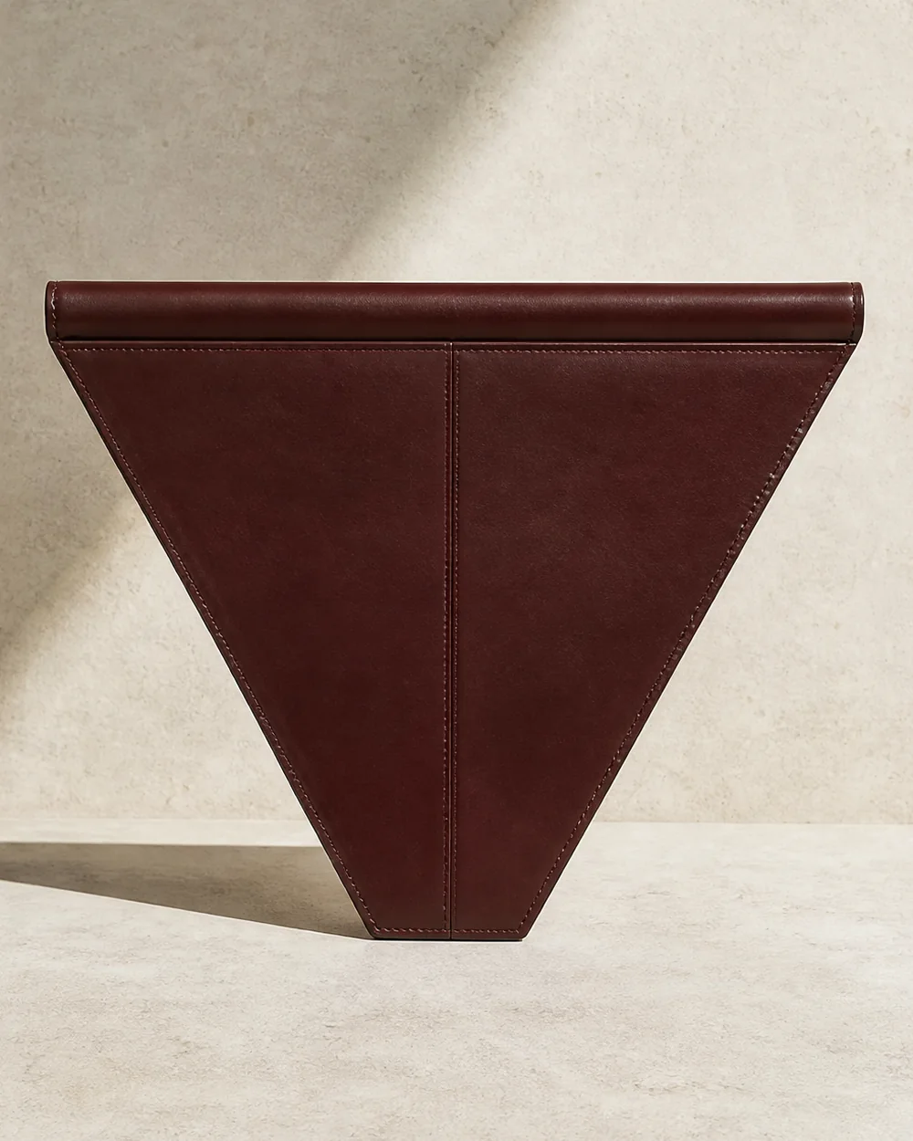 Foldnote Clutch in oxblood, back view
