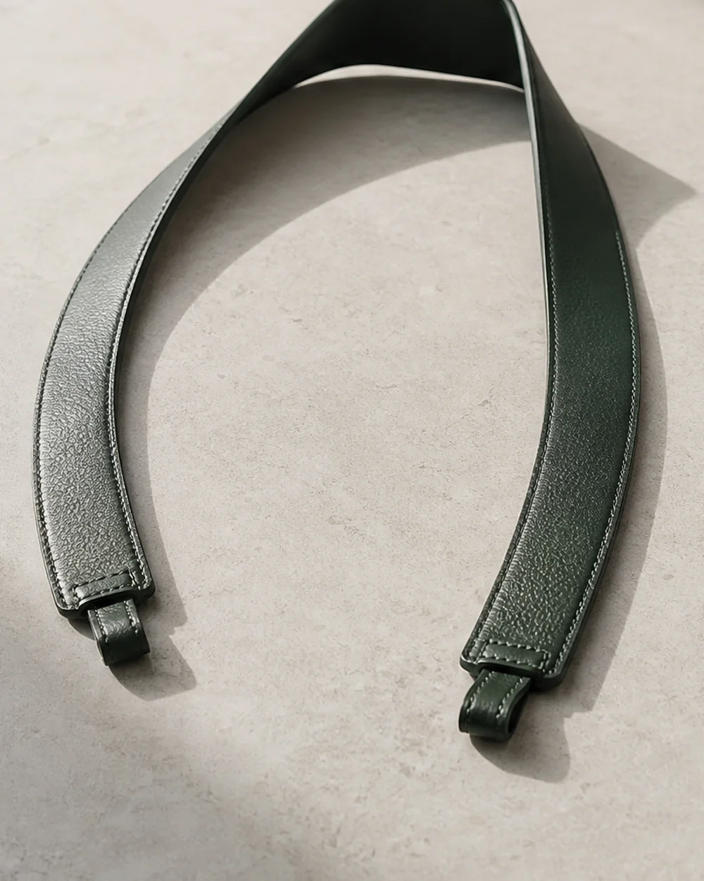 Span Folded Strap in deep forest, side view