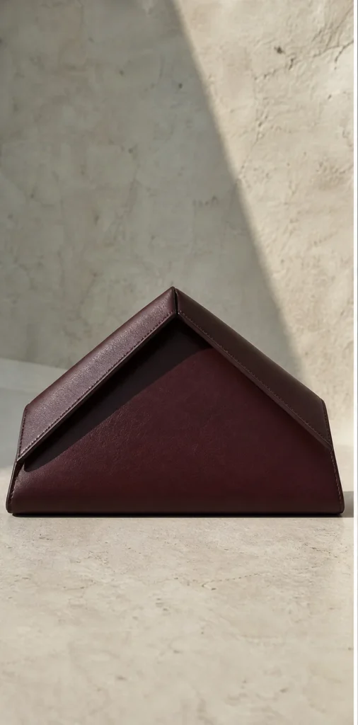 ELVANTTO form study: Triangle clutch Gable, view 1