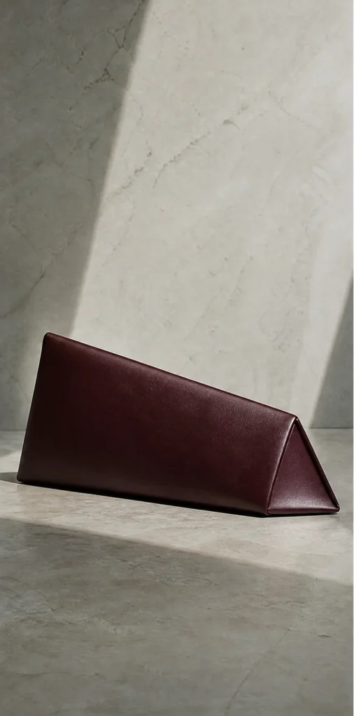 ELVANTTO form study: Triangle clutch Lucent, view 2