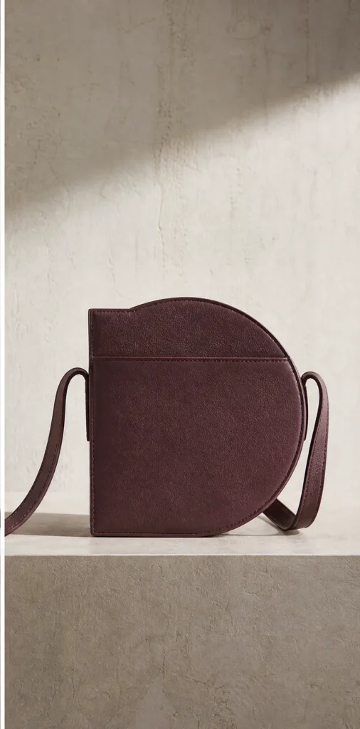 ELVANTTO form study: Compact crossbody Orbit, view 3